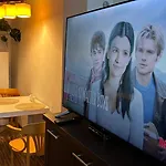 Quiet And Comfortable Apartment Perfect For 2 Guests With Easy Self Check In *