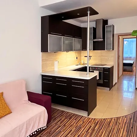 Sunny Apartment Near Krakus Mound *